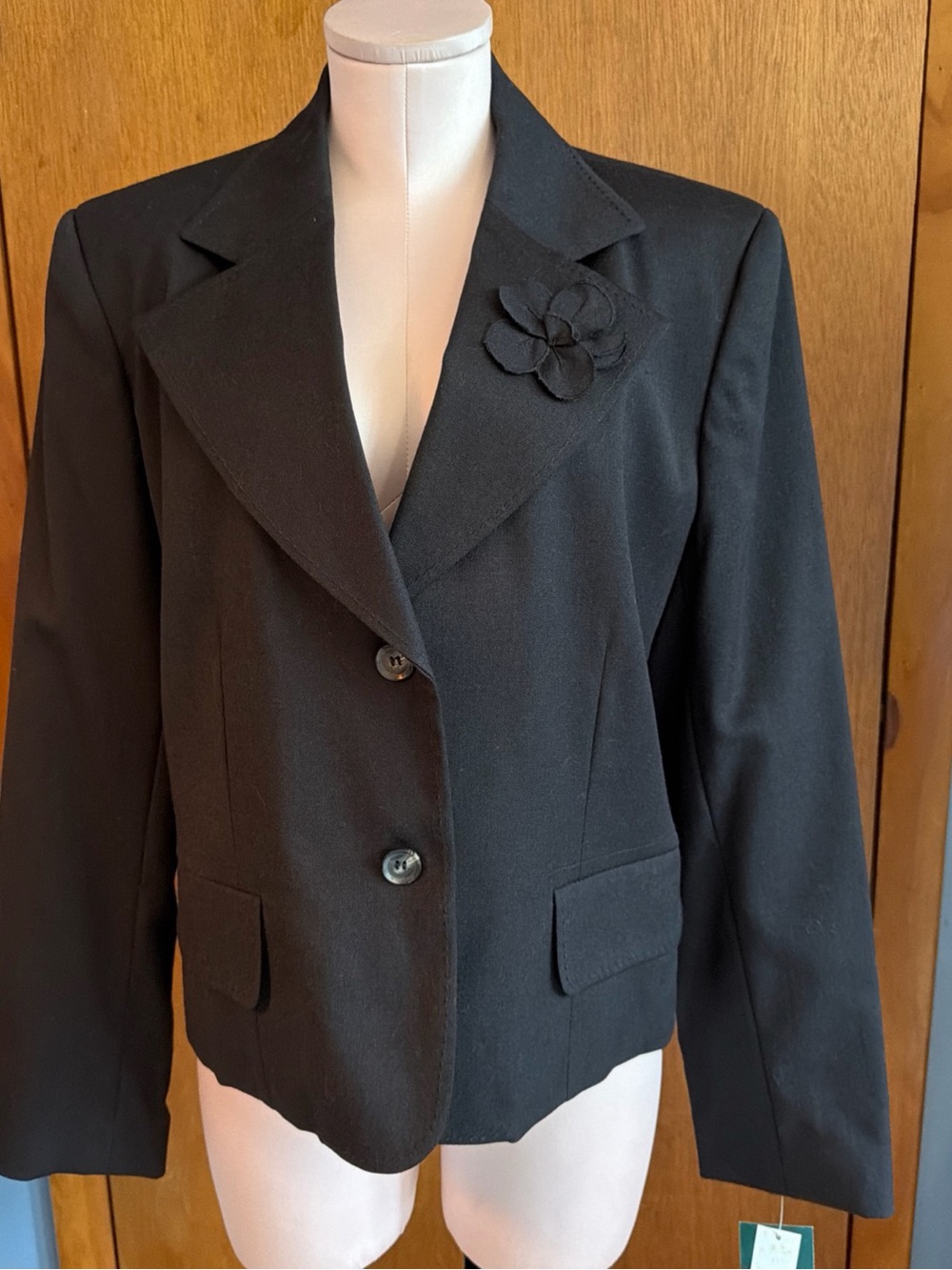 Harvè Benard Classic Black Women's wool/spandex Blazer with Decorative Flower 14